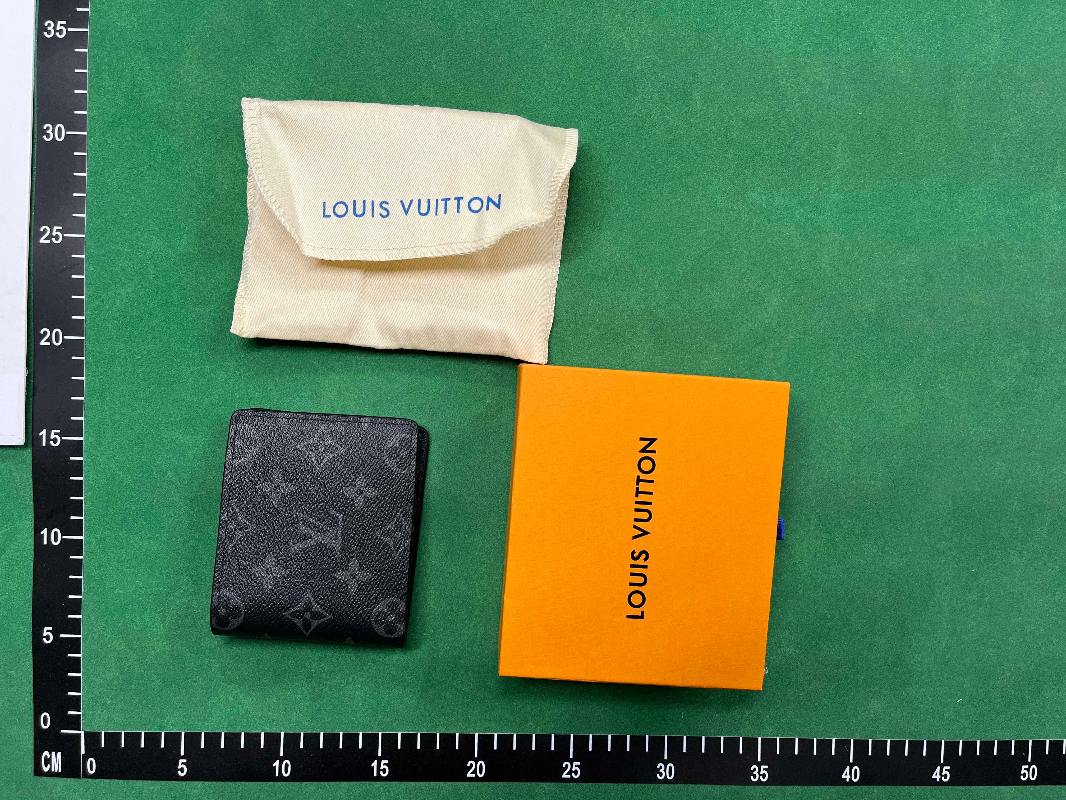 Lv wallet thumbnail 2